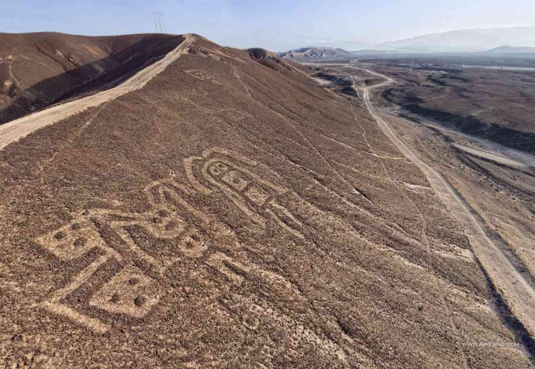 Sumber: Photogallery | Geoglyphs in Palpa Valley | Virtual Travels, ..... (airpano.com) 