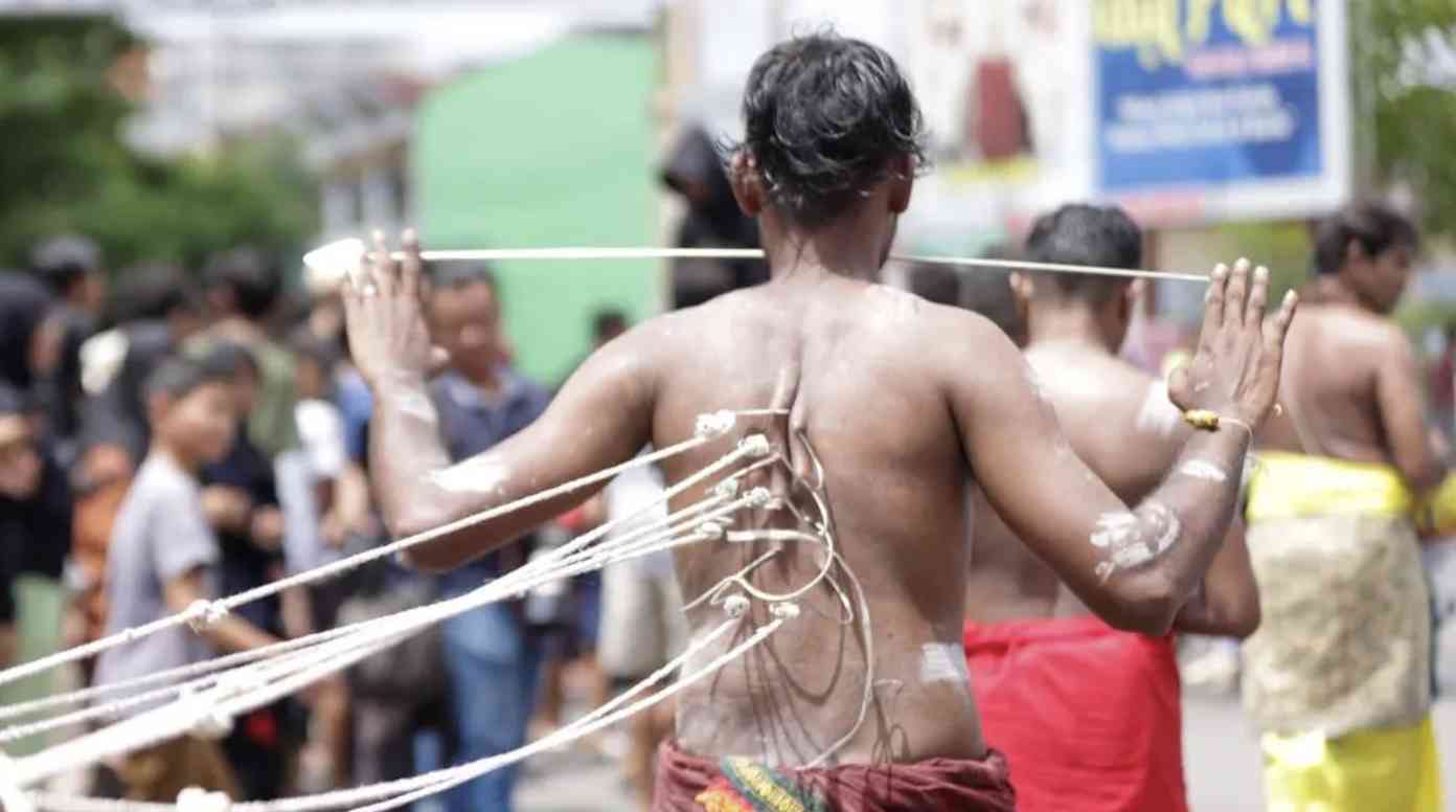 Ritual Sithirai Maha Puja di Kuil Palani Andawer, Banda Aceh. Photo: Suparta/Acehkini