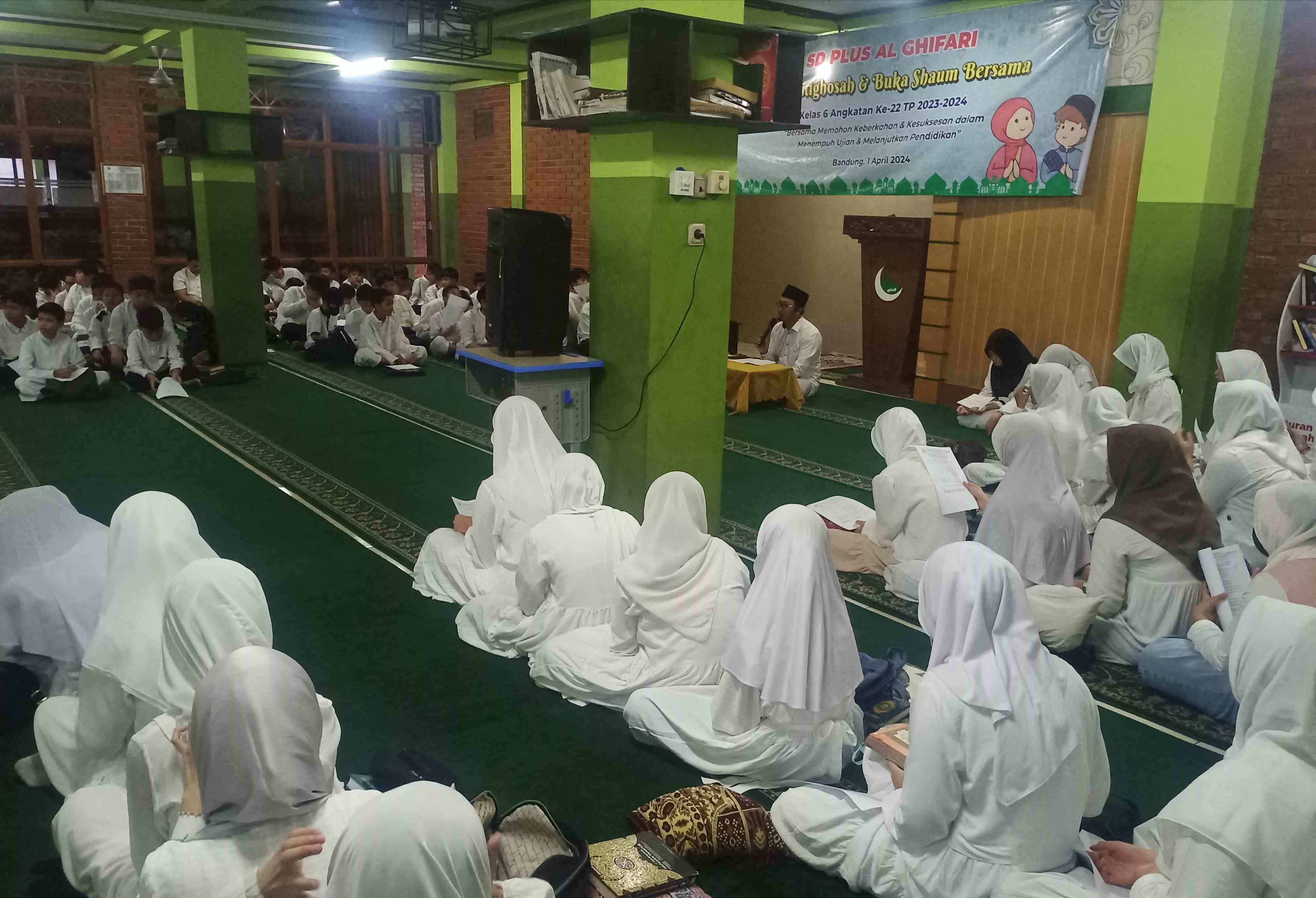 Memohon Kesuksesan untuk Siswa, SD Plus Al Ghifari Gelar Zikir dan Istighosah Bersama (Foto: Dok. Pribadi)