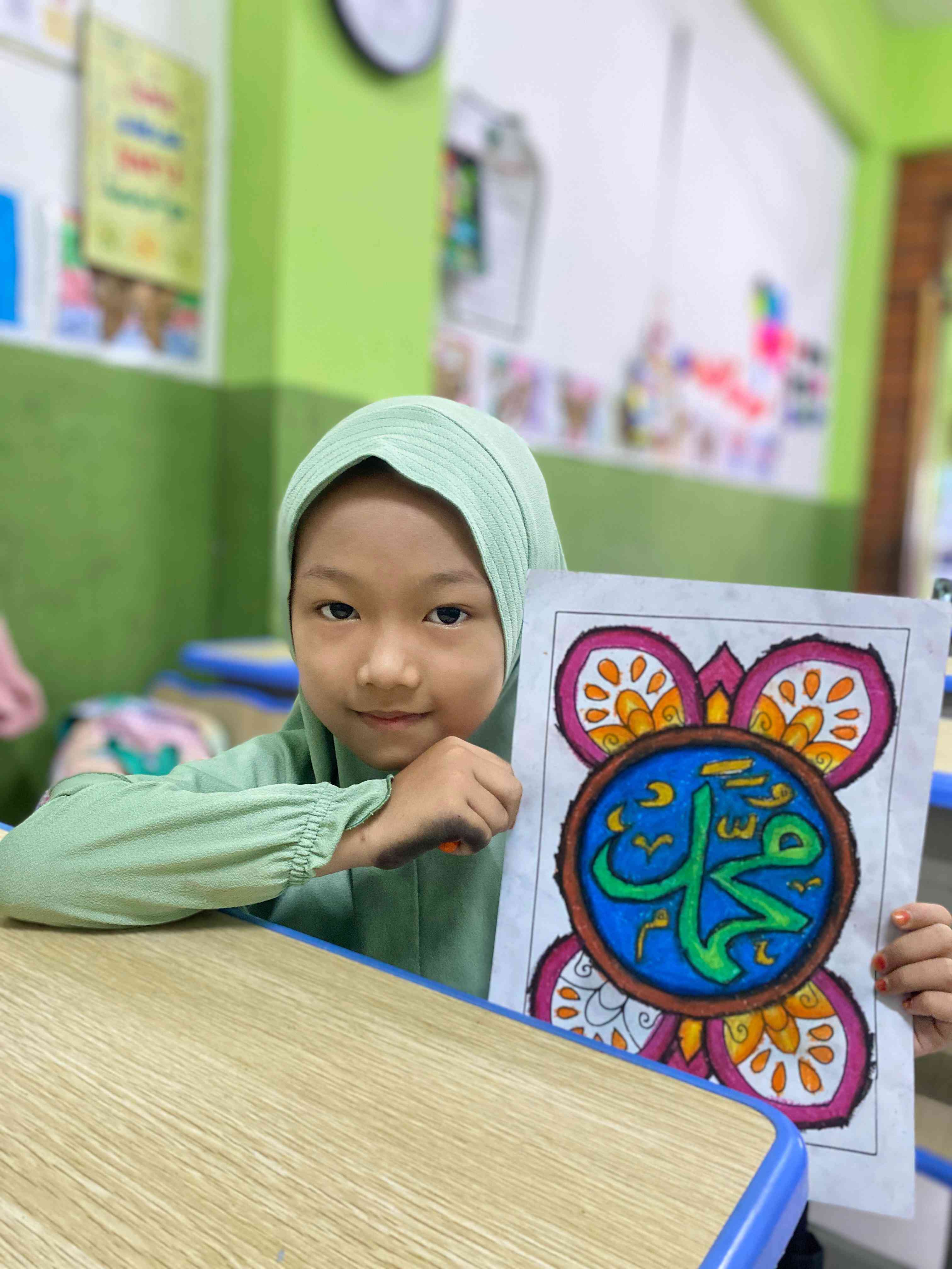 Cerita Zahida Bahagia Warnai Kaligrafi Lafadz Nabi Muhammad SAW (Foto: Dok. Pribadi)