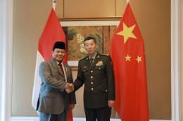 Ilustrasi- Menteri Pertahanan Prabowo Subianto menginginkan kerja sama antara Indonesia dan China ditingkatkan. Hal itu ia sampaikan saat melakukan pertemuan bilateral dengan Menteri Pertahanan China Li Shangfu di Shangri-La Hotel, Singapura, Minggu (4/6/2023).(Dok. Kemenhan)