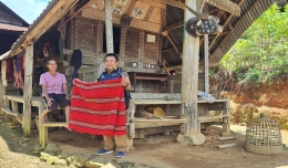 Kain tenun asli Simbuang, Tana Toraja. Sumber: dok. pribadi