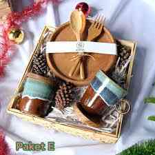 Hampers keramik (sumber: narunaceramic.com)