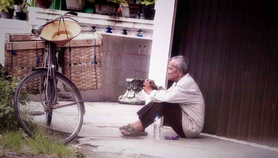 Berbagilah dengan yang membutuhkan/Foto: Hermard