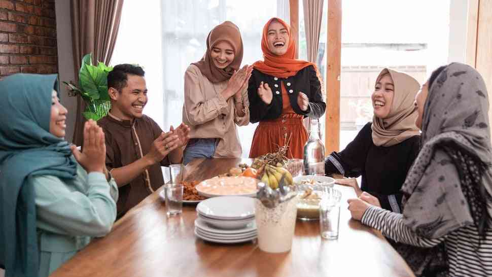 Ilustrasi kumpul saat lebaran|dok. iStockphoto, dimuat tirto.id