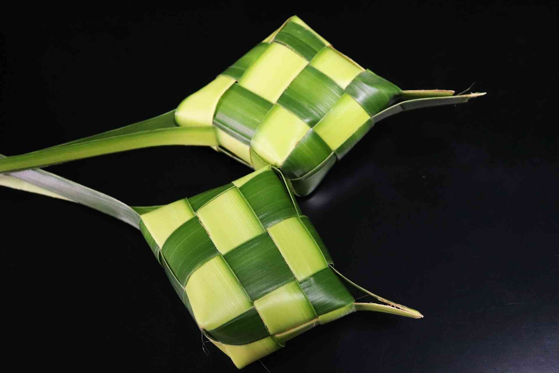 Ilustrasi belah ketupat. Photo: Unsplash/Mufid Majnun