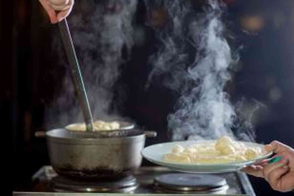 Bau masakan ibu (megapolitan.kompas.com)