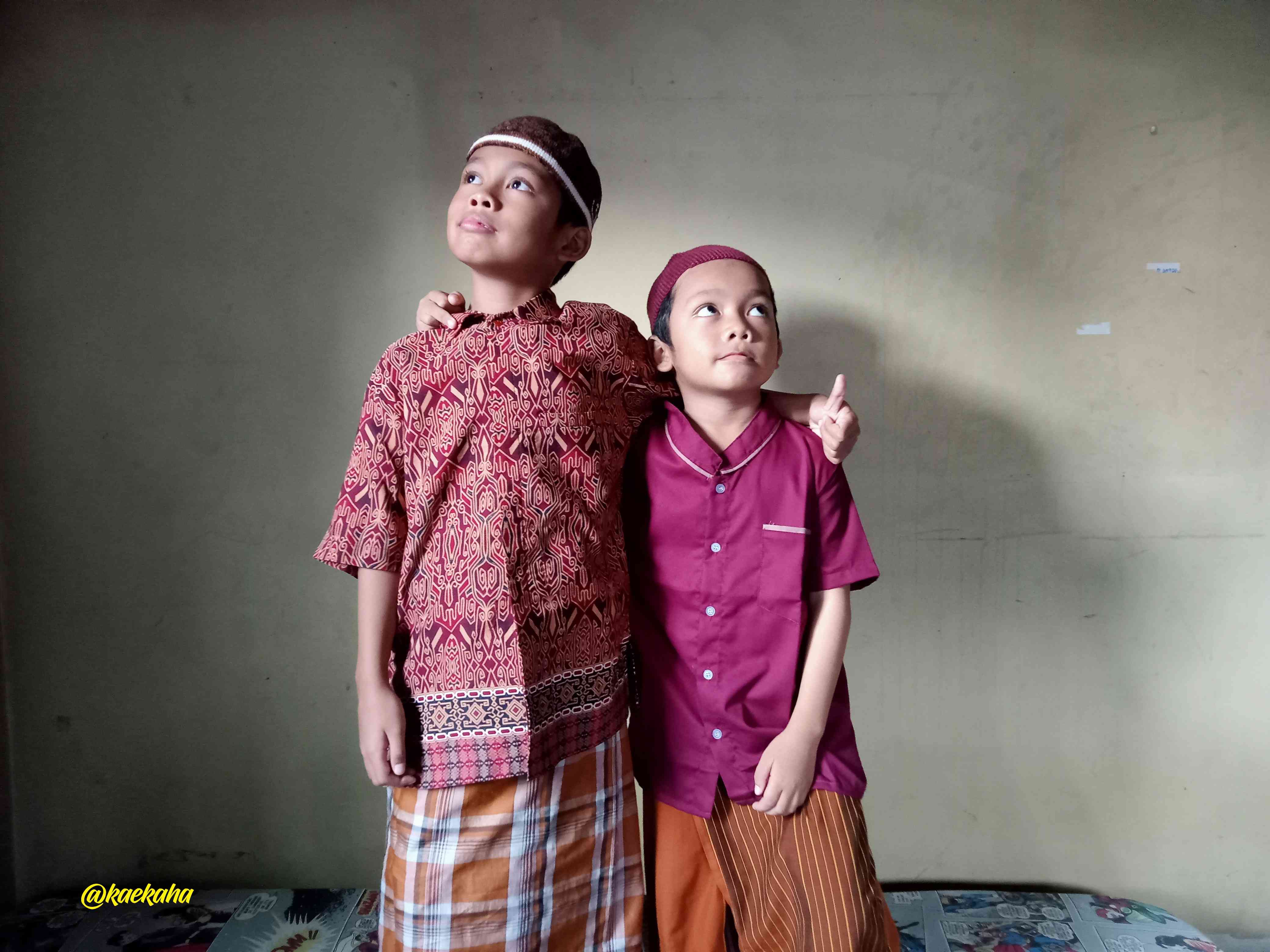 Outfit sarungan pada Anak | @kaekaha
