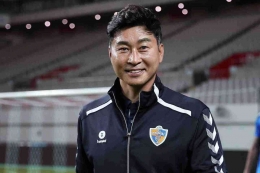 Pelatih Kim Do Hoon membantu Ulsan Hyundai menjuarai Liga Champions AFC 2020 (Foto: FAS).