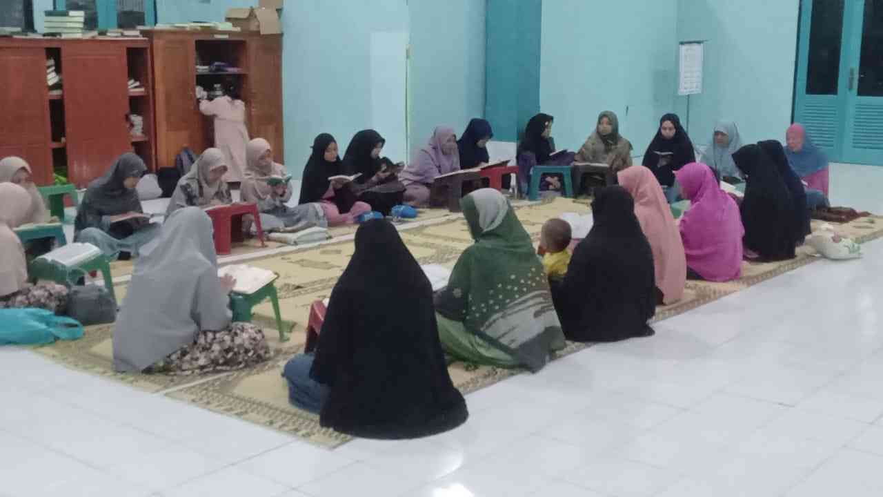 Tadarus Al Qur'an para ustadzah KBIT,TKIT,SDIT Yayasan Eresha Magelang. Dokpri