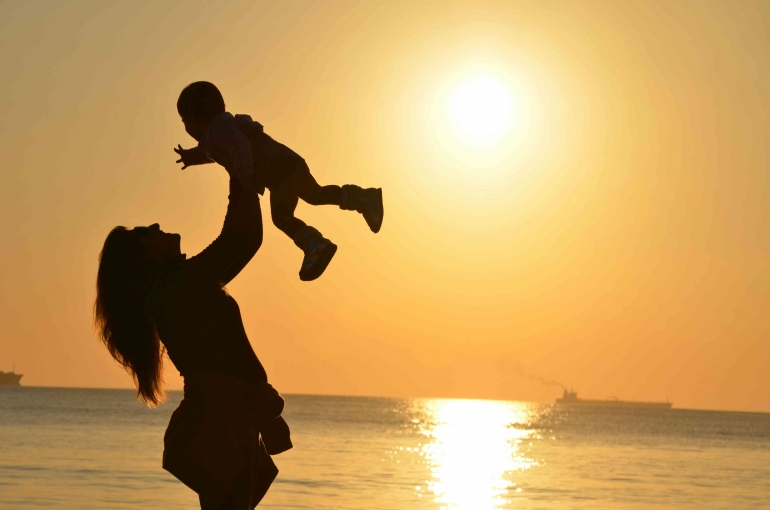Seorang bunda paling berperan dalam mengemban amanat membina anaknya. (Dok. pixabay-51953)