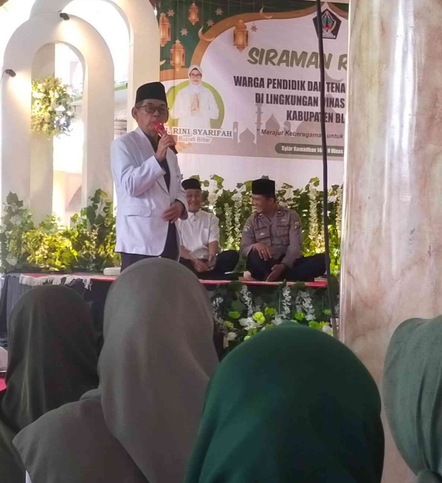 Siraman rohani di lingkungan Disdik Kabupaten Blitar | Sumber gambar: Siti Nazarotin