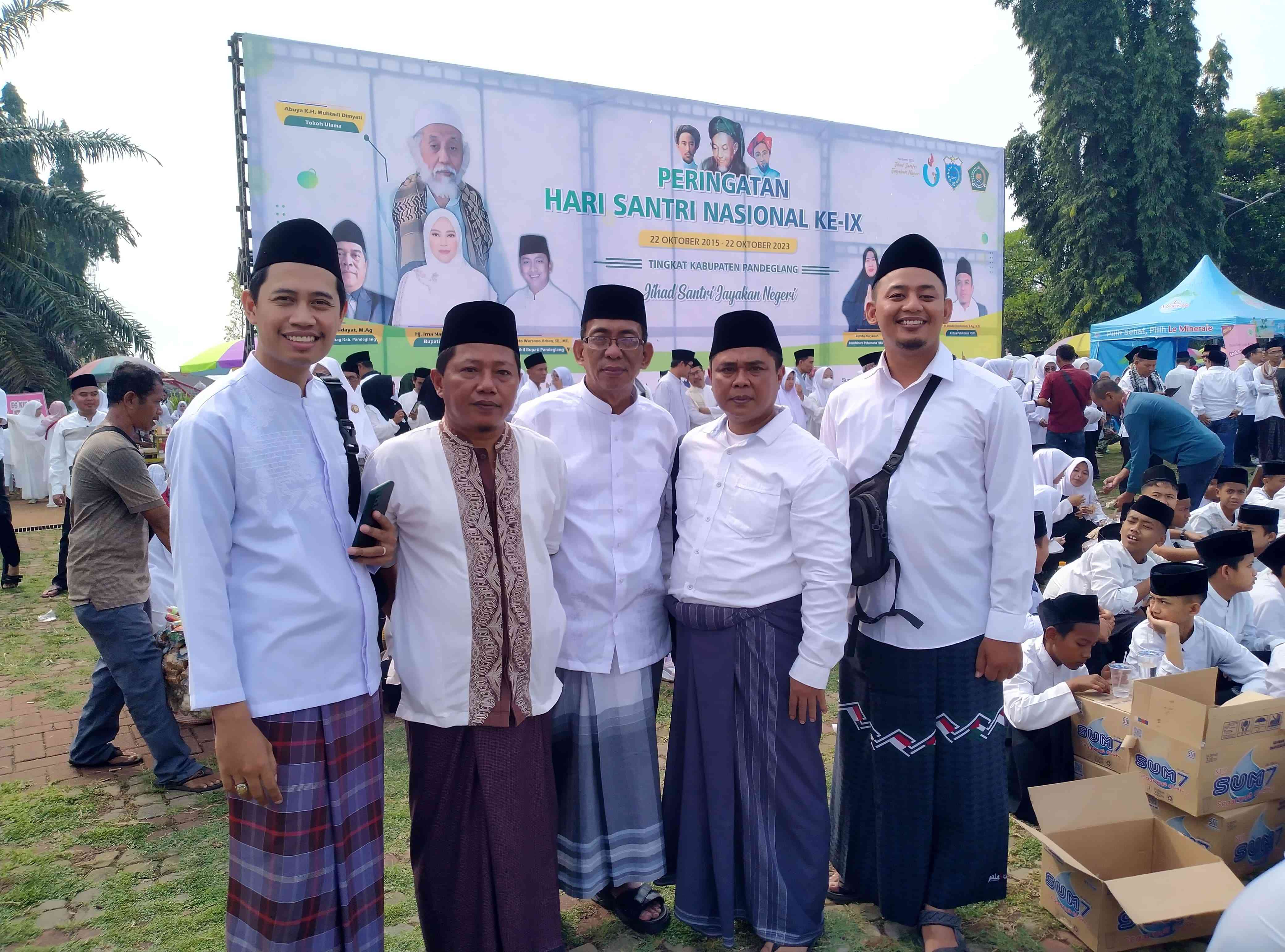 Ilustrasi Outfit Santri, Sarung, dan Peci Hitam / Dokumentasi Pribadi