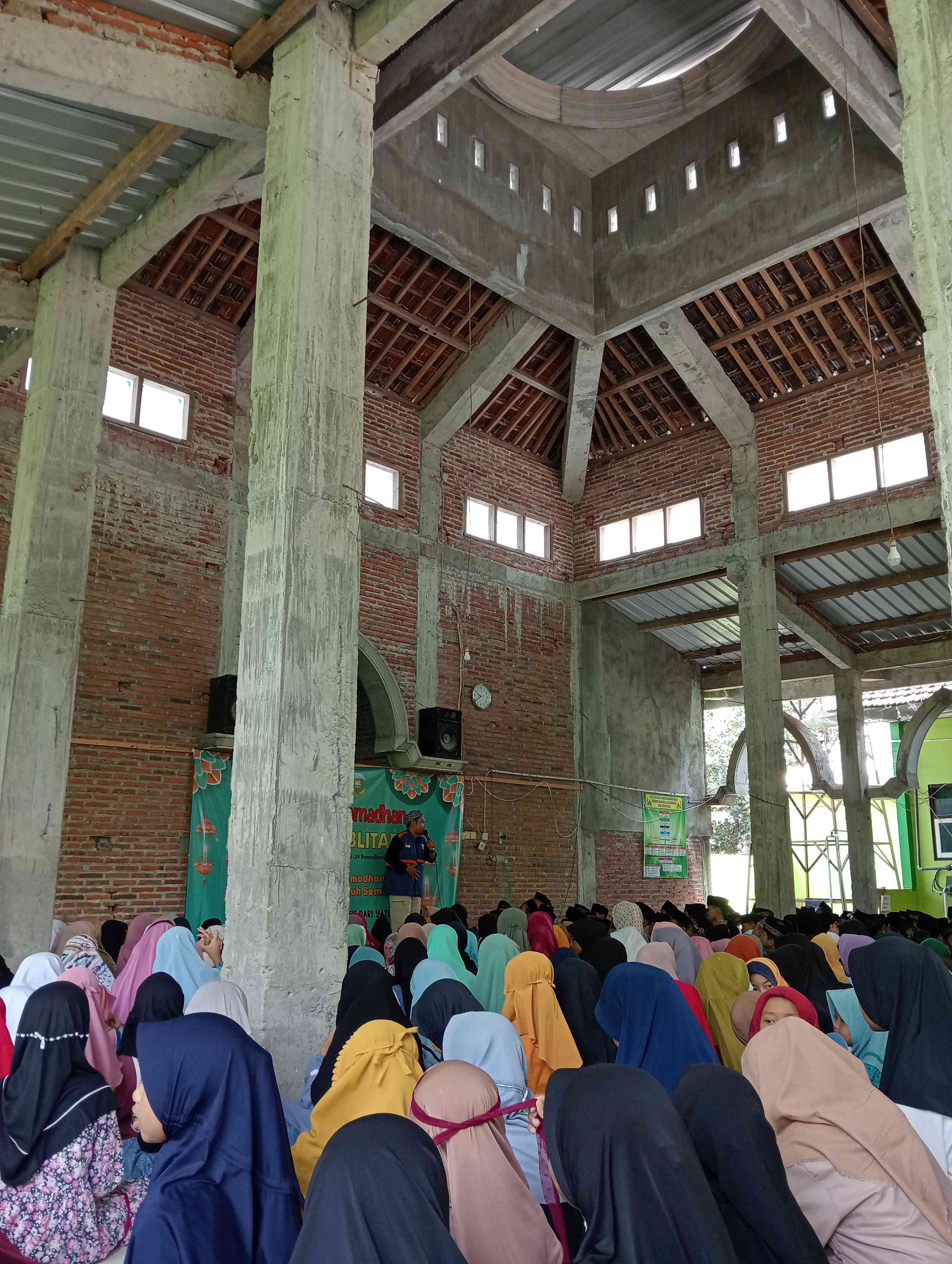 kegiatan dongeng di MIN 10 Blitar (dokpri)