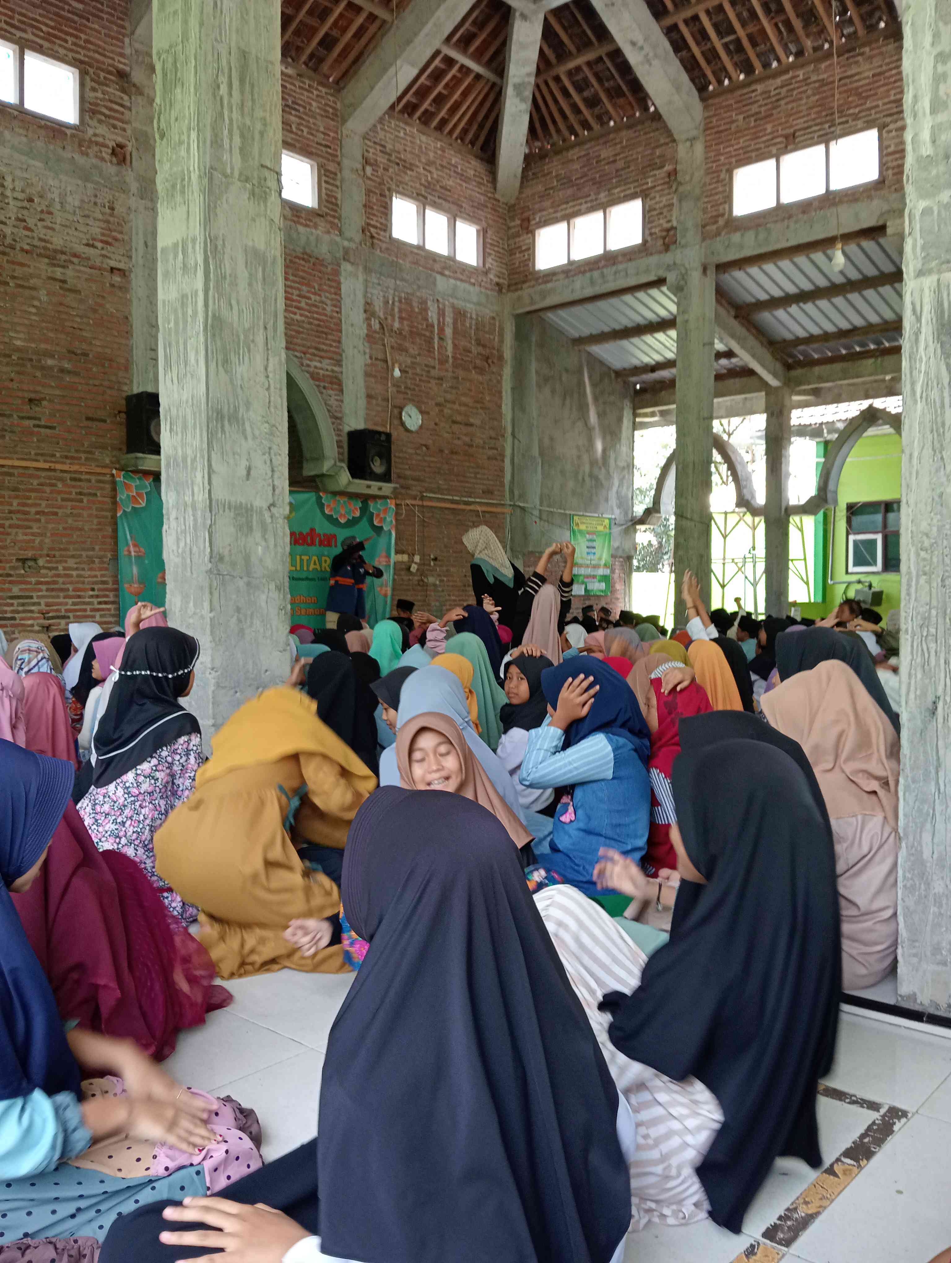 antusias peserta didik dalam menyimak pemaparan dongeng dari pemateri (dokpri)