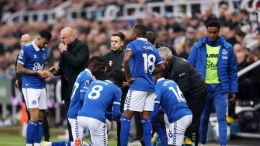 Para pemain Everton buka puasa dulu (sport.detik.com)