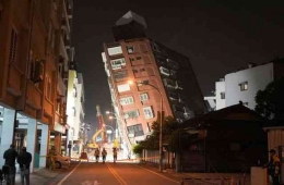  Sebuah bangunan sebagian runtuh setelah gempa berkekuatan 7,2 SR mengguncang Taiwan 3 April 2024 (.VCG melalui Getty Image)