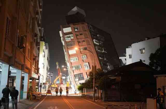  Sebuah bangunan sebagian runtuh setelah gempa berkekuatan 7,2 SR mengguncang Taiwan 3 April 2024 (.VCG melalui Getty Image)