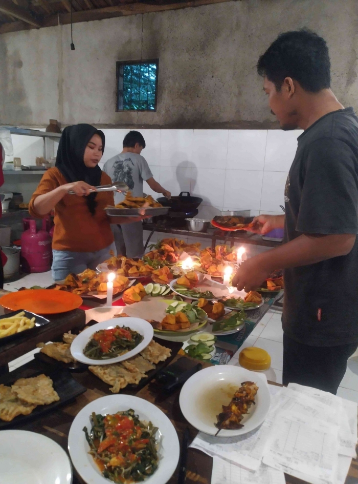 Foto Suasana Dapur RM Indra Seafood 03.04.2024 / Dok. Pribadi