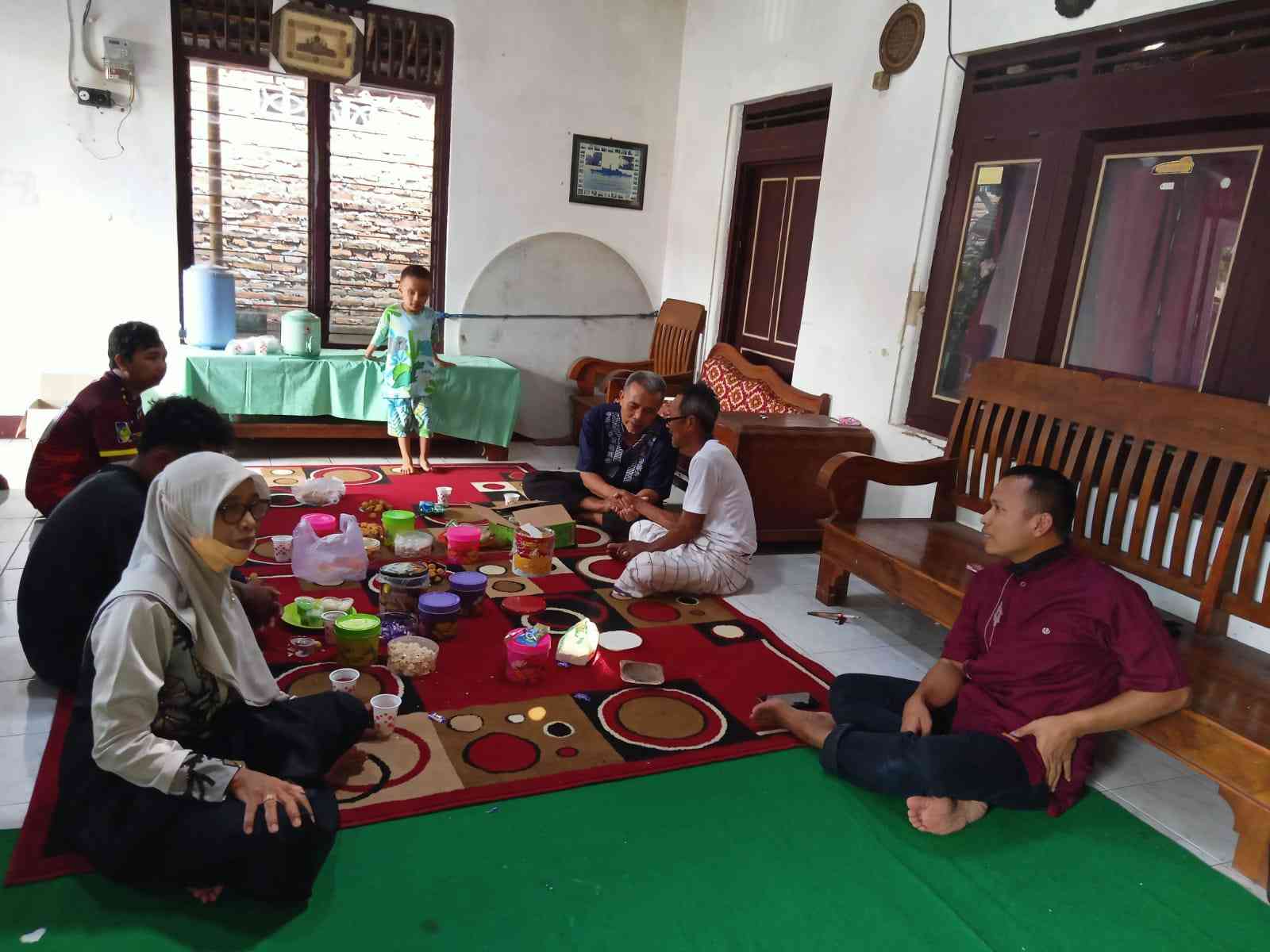 Kumpul bareng keluarga besar saat lebaran (Sumber : Koleksi pribadi)