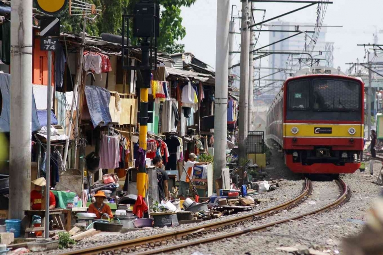Gambar: thejakartapost.com/permukiman kumuh masih menjadi fakta kehidupan di Jakarta, menurut temuan kementrian (Antara/Rivan Awal Lingga)