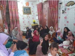 Ilustrasi pertemuan keluarga saat lebaran, sumber gambar: kampungkb.bkkbn
