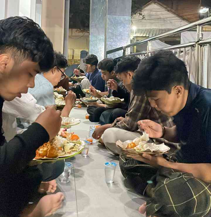 Alhamdulillah, Bukber Siswa SMA Plus Al Ghifari dan Pendidikan I'tikaf Jemput Lailatul Qadar (Foto: Dok. Pribadi)