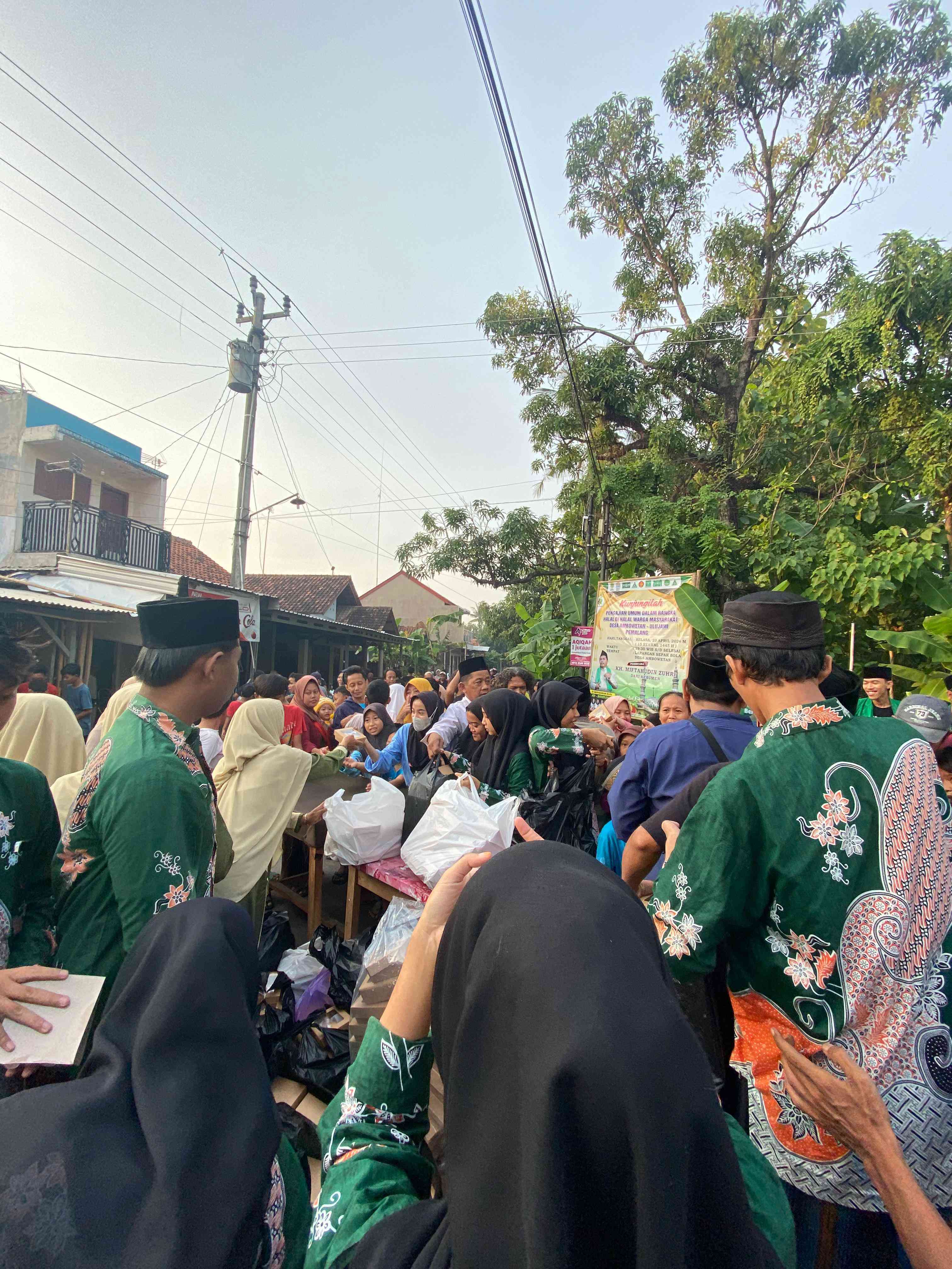 Suasana pembagian takjil gratis/Dokpri