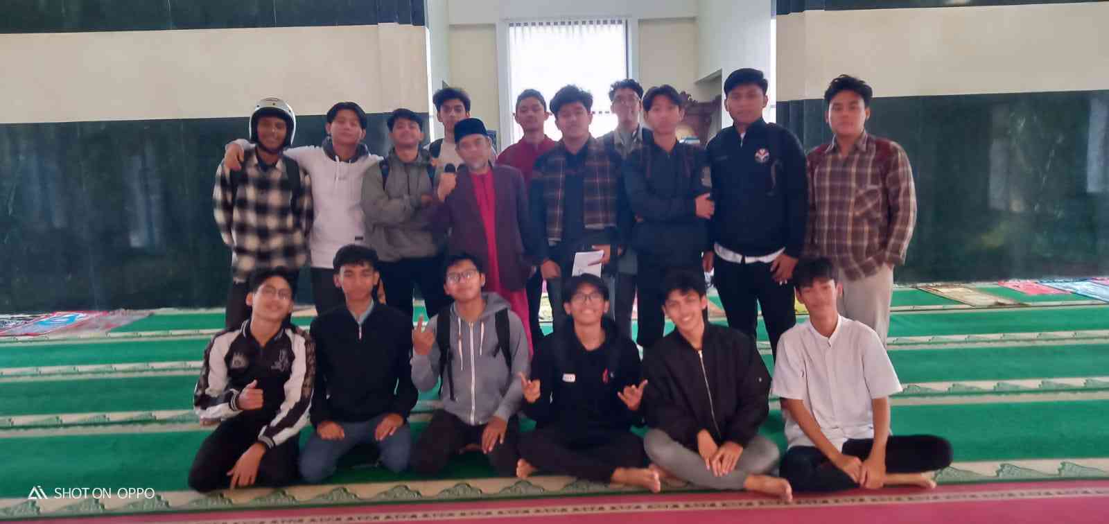 Alhamdulillah, Bukber Siswa SMA Plus Al Ghifari dan Pendidikan I'tikaf Jemput Lailatul Qadar (Foto: Dok. Pribadi)