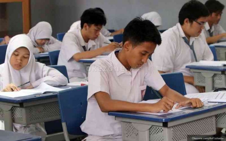 Suasana ujian sekolah di salah satu sekolah (Sumber gambar: okezone.com)