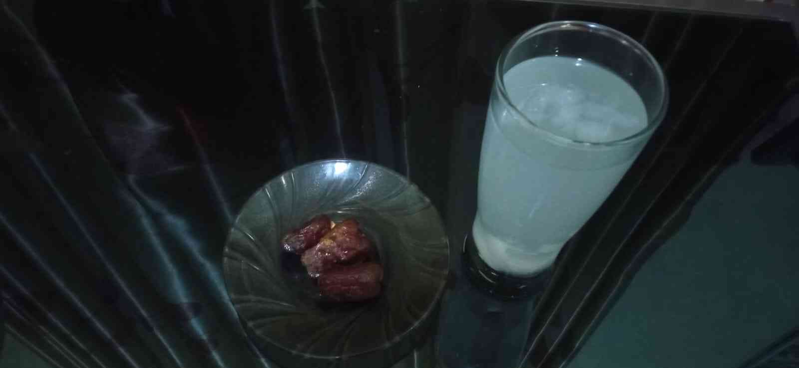 kurma dan air kelapa siap dijus (sumber: dokrpi)