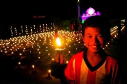 Sumber Gambar: Tristan RajasaDianindra di https://www.kompasiana.com/tristan80326/633583531368027eba0a08a2/tumbilotohe-tradisi-pasang-lampu-di-gorontalo 