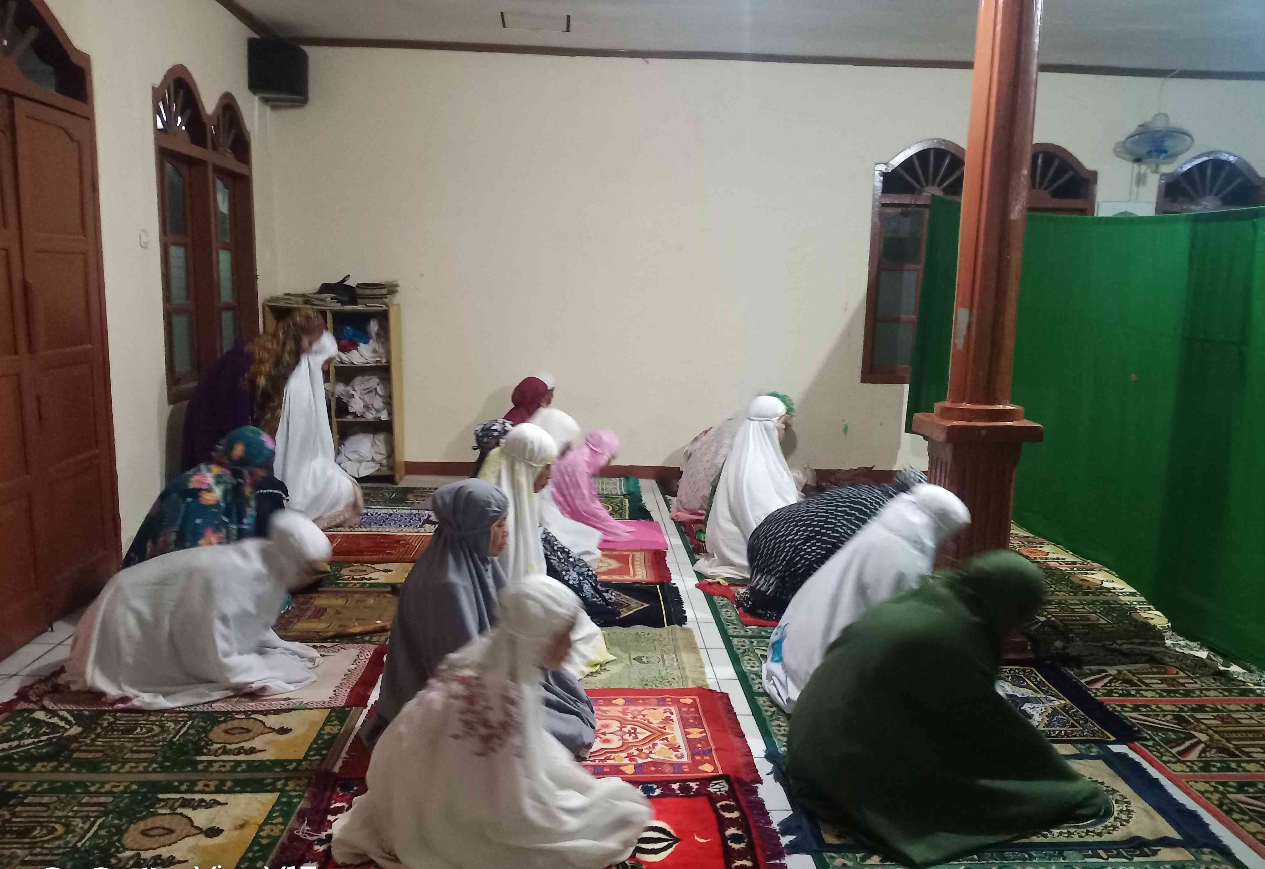 Suasana Shalat Tarawih di Kampung Halaman (Foto: Dok. Pribadi)