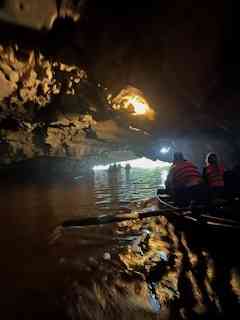 Salah satu gua yang kami lewati (foto: dokpri)