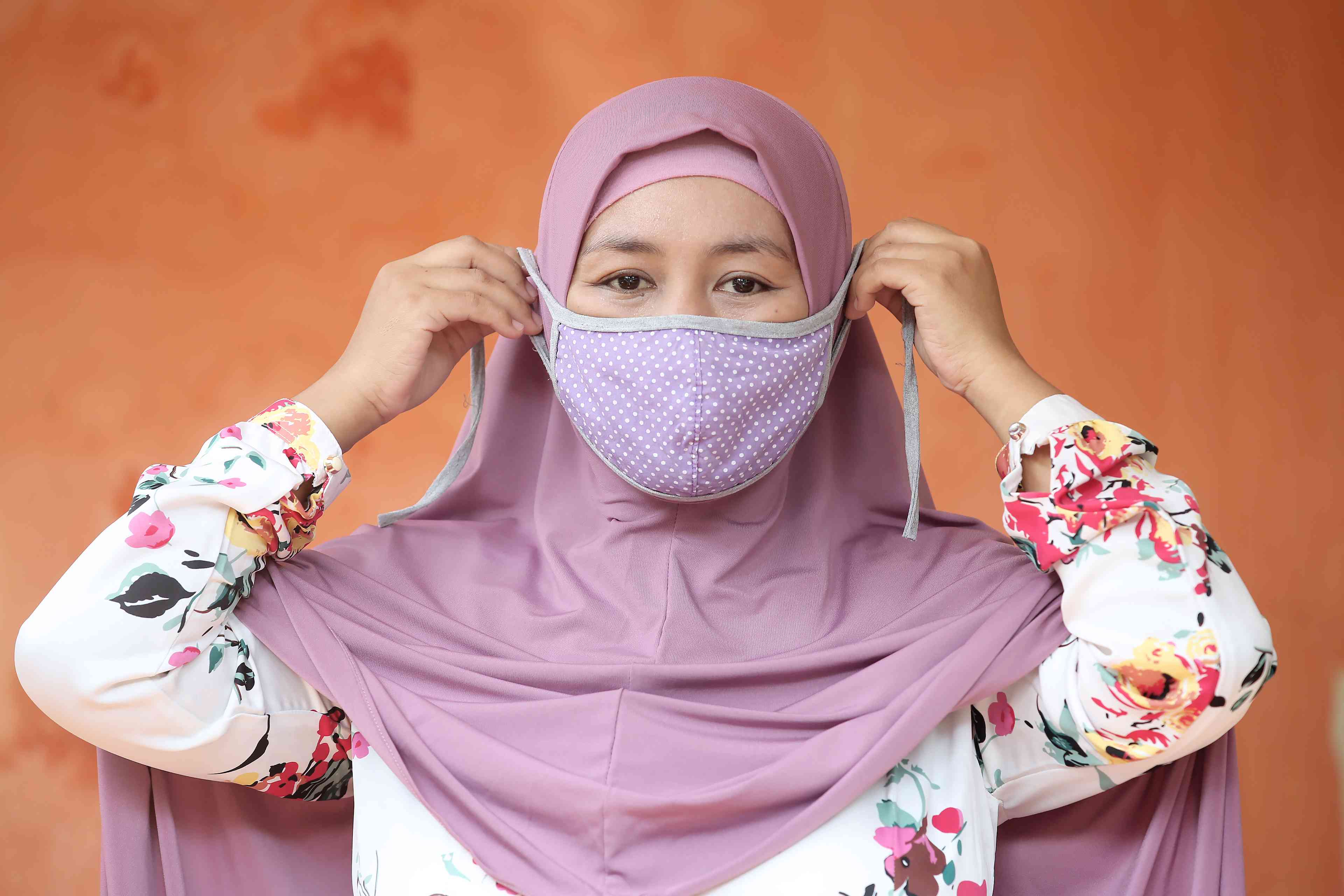 Ilustrasi Memakai Masker (Foto: wanitabaik.com)