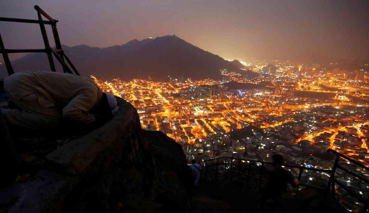 Gambar: Malam di Jabal Nur. (Sumber: lakarmedia.com)