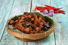 Sambal goreng ati jadi menu warisan keluarga saat Lebaran. Sumber: Shutterstock/Edgunn.