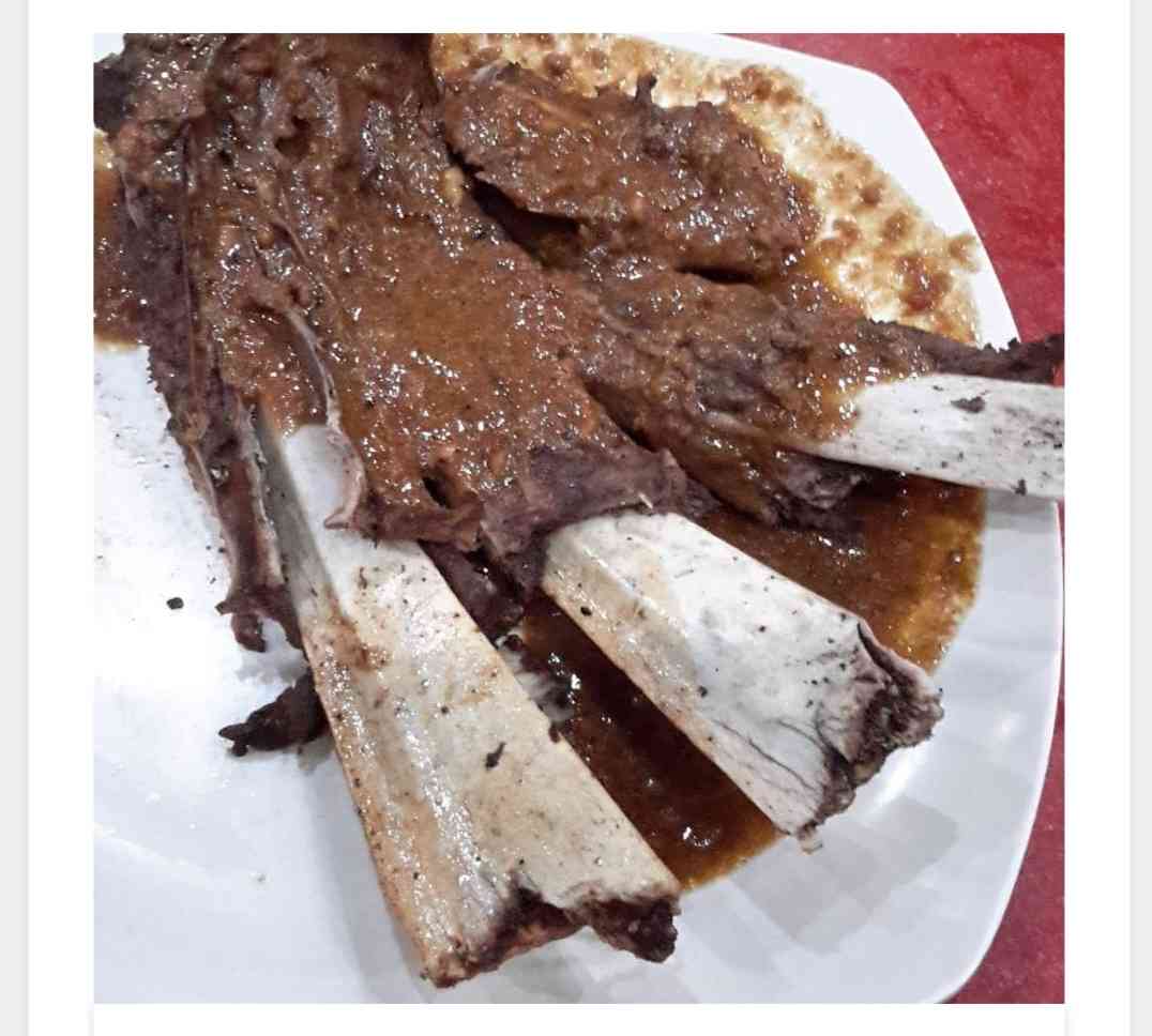 Konro Bakar, jenis lain dari SOP Konro tanpa kuah. Di Jakarta dikenal dengan nama Sop Iga (foto : Nur Terbit)