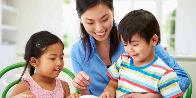 Ilustrasi membuat parcel snack simple bersama si kecil. (Sumber: Thinkstockphotos via kompas.com)