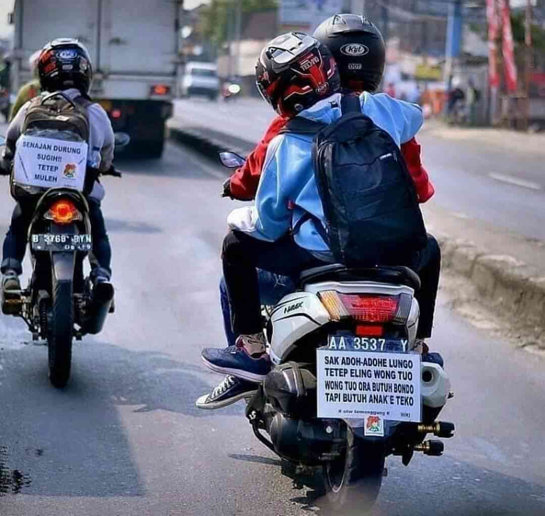 ttps://www.viva.co.id/digital/digilife/1044864-foto-pesan-pesan-unik-pemudik-motor-di-jalananpribadi