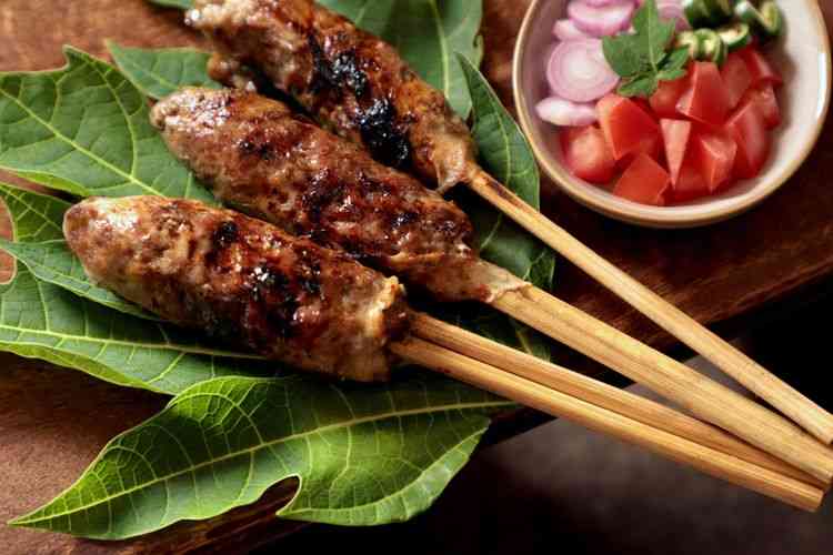 Sate Blengong (Ariyani Tedjo/Shutterstock)