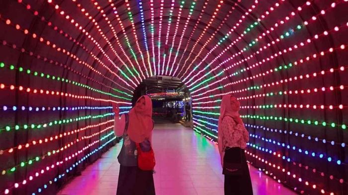 Sebuah lorong di Malang Night Paradise (Sumber: dokumen pribadi)