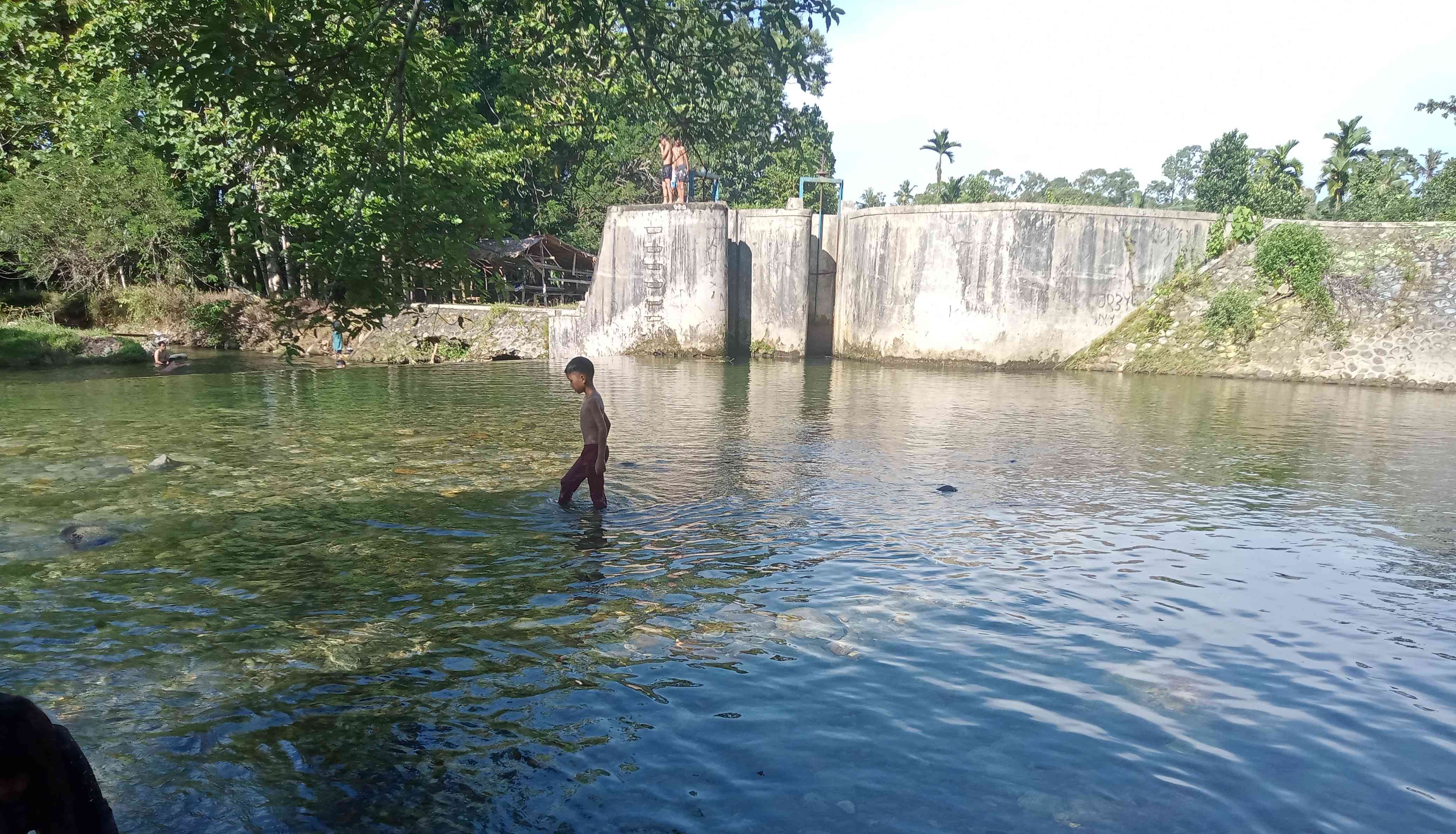 Bendung Lubuk Langkap  Air Nipis Bengkulu Selatan Wisata  pemandian. Sumber : Foto Eko Inil Sukamaju Air Nipis Bengkulu Selatan. 