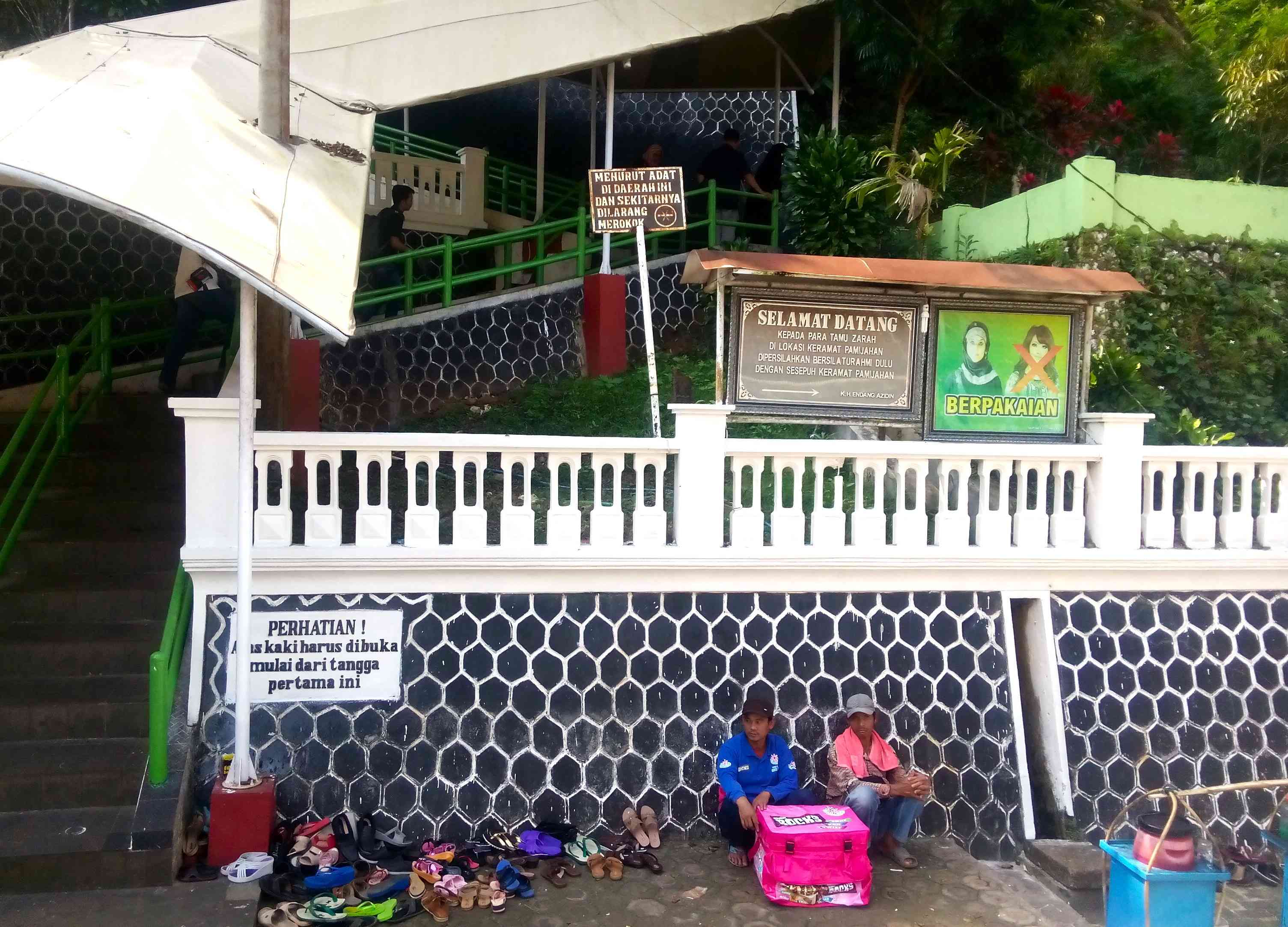 Komplek makam Syekh Abdul Muhyi Pamijahan (Dokumentasi pribadi)