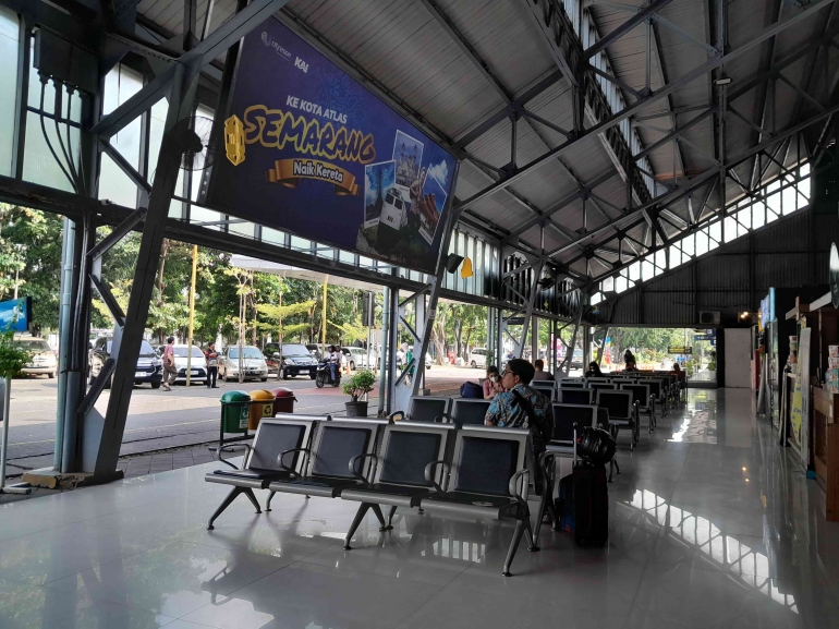Dokumentasi Pribadi Foto Situasi di Ruang Tunggu Penumpang Stasiun Semarang Tawang 