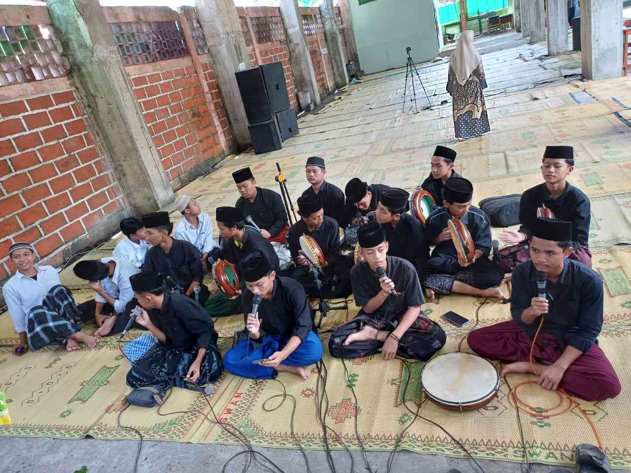 Grup hadroh melakukan persiapan (dok.stm)