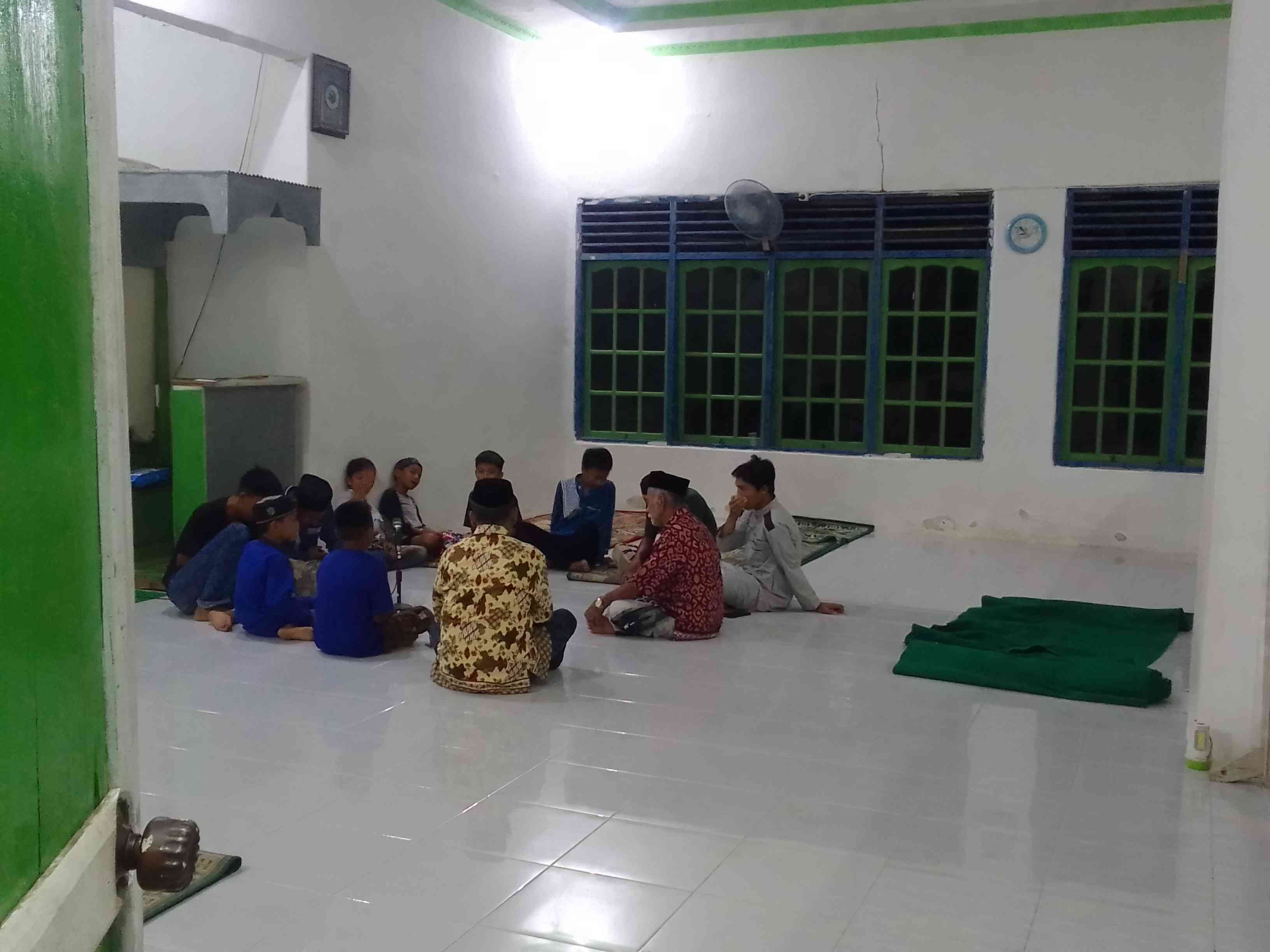 Suasana malam takbiran di Masjid Ridhosshalihin. Sumber Foto: Dokumen pribadi 