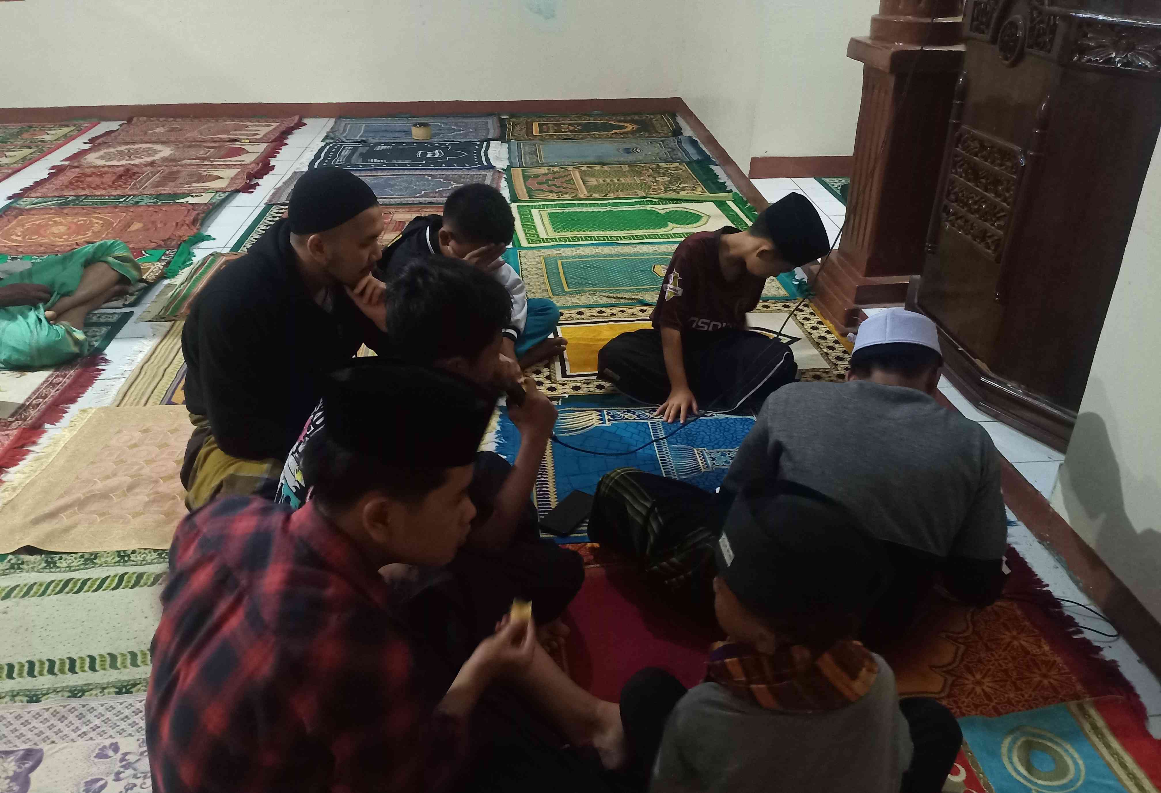 Suasana Takbiran di Masjid Kampung Halaman, Selasa, 9/4/2024 (Foto: Dok. Pribadi)