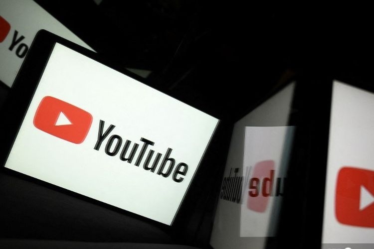 YouTube mengumumkan peluncuran fitur-fitur belanja baru yang dirancang untuk membantu kreator memasarkan produk (Ilustrasi: (AFP/LIONEL BONAVENTURE via Kompas.com)