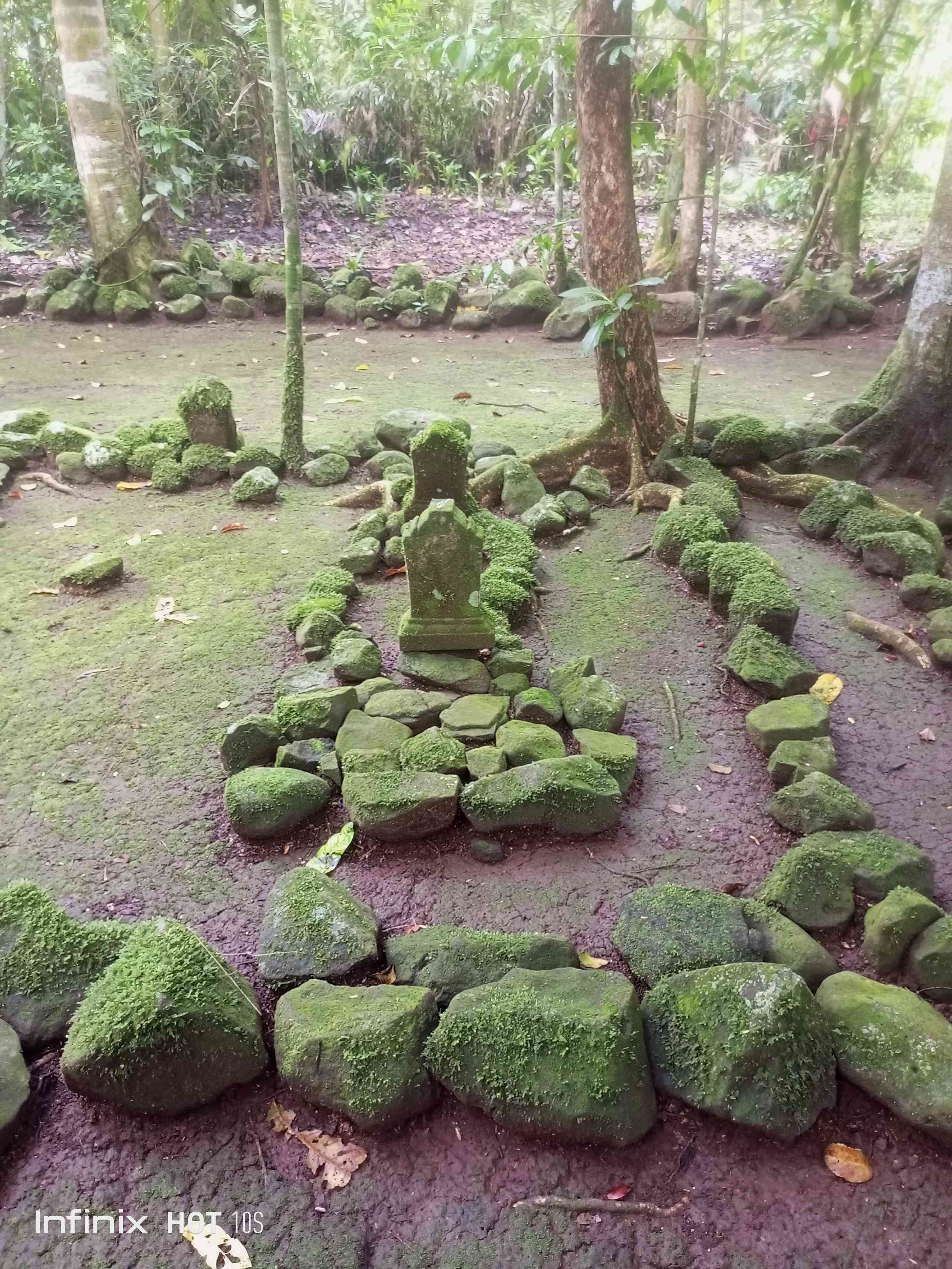 Makam leluhur Rajadesa Ciamis (dok. pribadi)